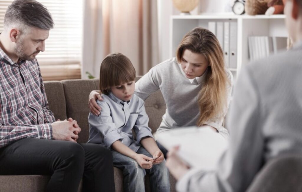 בעיות התנהגות: התמודדות עם ילדים וטיפול פסיכולוגי בבעיות שונות של התנהגות. מתן תמיכה ועיבוד קשיים הנמשחים זמן רב