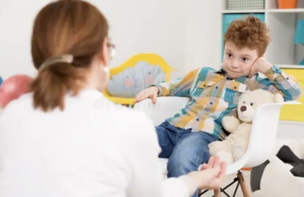 מודל טיפול DIR בילדים עם ספקטרום אוטיסטי מתמקד בשלושה רכיבים עיקריים: פיתוח, הבחנה וקשרים. פיתוח מתייחס לקידום התפתחות הילד בכל היבטיו